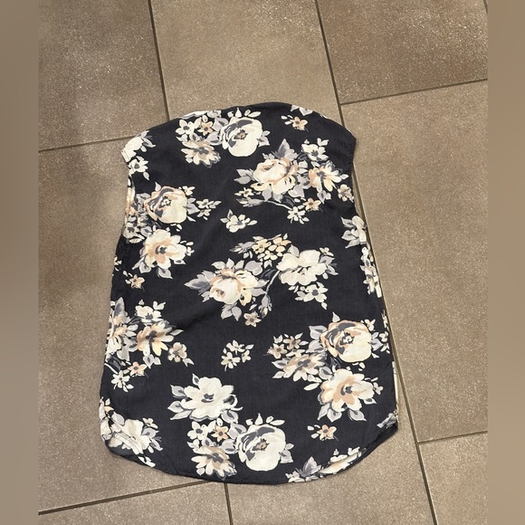 ❤️ BOGO FREE ❤️ Floral Sleeveless Women's Top - Grey and Cream - Old Navy Size S - Picture 2 of 9